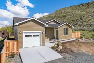 1504 Chestnut St, Baker City, OR 97814 - Photo 2