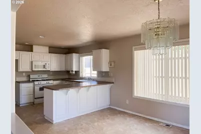 1325 Independence Ave, Woodburn, OR 97071 - Photo 4