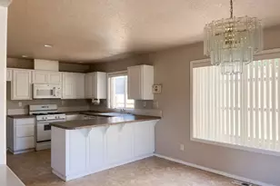 1325 Independence Ave, Woodburn, OR 97071 - Photo 4