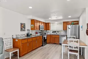 972 W L St, Springfield, OR 97477 - Photo 18