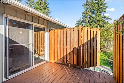 972 W L St, Springfield, OR 97477 - Photo 10