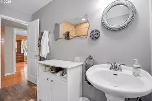 325 Ash St, Silverton, OR 97381 - Photo 12