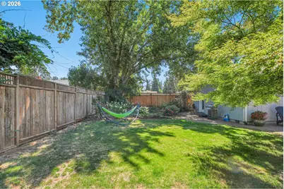 325 Ash St, Silverton, OR 97381 - Photo 20