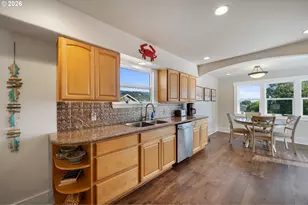 207 Cypress Ave, Garibaldi, OR 97118 - Photo 10
