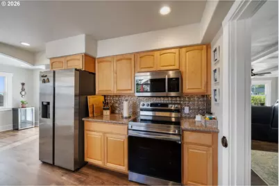 207 Cypress Ave, Garibaldi, OR 97118 - Photo 8