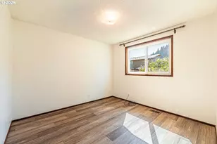 6323 B St, Springfield, OR 97478 - Photo 12
