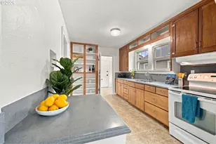 352 W M St, Springfield, OR 97477 - Photo 14