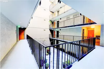 2020 SW Main St #402, Portland, OR 97205 - Photo 16