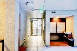 2020 SW Main St, Portland, OR 97205 - Photo 16