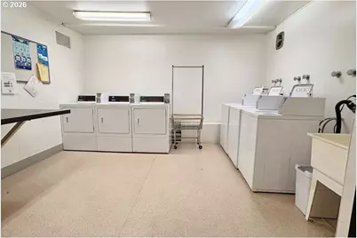 2020 SW Main St #402, Portland, OR 97205 - Photo 20