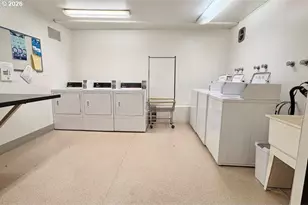 2020 SW Main St, Portland, OR 97205 - Photo 20