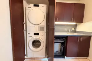 2020 SW Main St, Portland, OR 97205 - Photo 8