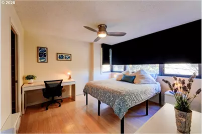 2020 SW Main St #402, Portland, OR 97205 - Photo 12