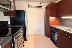 2020 SW Main St, Portland, OR 97205 - Photo 6