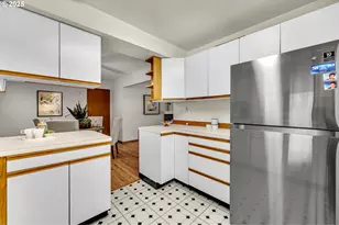 10416 NE Davis St, Portland, OR 97220 - Photo 14