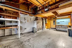 10416 NE Davis St, Portland, OR 97220 - Photo 34