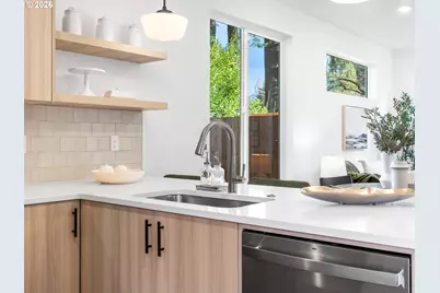 1243 SW Hume Ct, Portland, OR 97219 - Photo 8