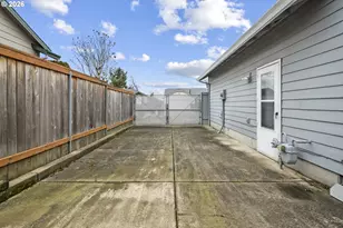 964 SE 27th St, Troutdale, OR 97060 - Photo 30