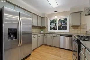 9125 SW Davies Rd, Beaverton, OR 97008 - Photo 12