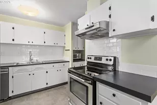 2811 N Arlington Pl, Portland, OR 97217 - Photo 14