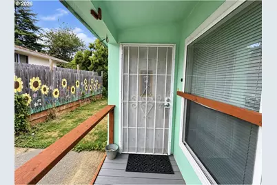 1454 Myrtle Ave, Coos Bay, OR 97420 - Photo 2