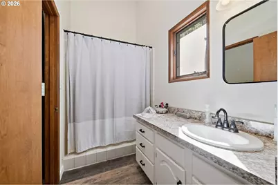 601 N 2nd St, Drain, OR 97435 - Photo 28