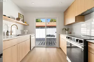 10904 SW 62nd Pl, Portland, OR 97219 - Photo 8