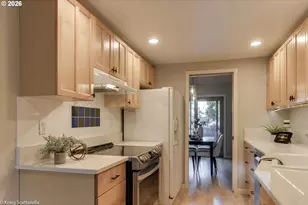 9814 SW Quail Post Rd, Portland, OR 97219 - Photo 14