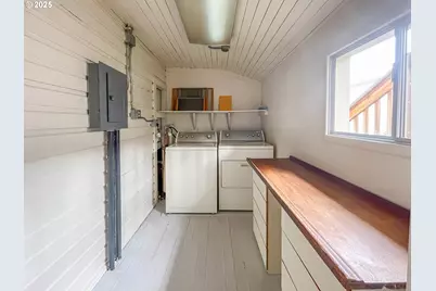 1118 SE Washington Ave, Roseburg, OR 97470 - Photo 16