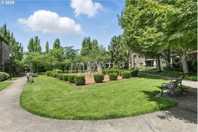 674 NE Newstead Ln, Hillsboro, OR 97006 - Photo 36