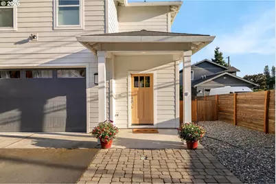 213 NE Cherry St, White Salmon, WA 98672 - Photo 4