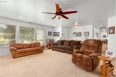 178 Dovetail Ln, Sutherlin, OR 97479 - Photo 6