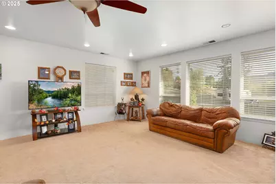 178 Dovetail Ln, Sutherlin, OR 97479 - Photo 8