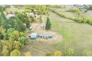 178 Dovetail Ln, Sutherlin, OR 97479 - Photo 2