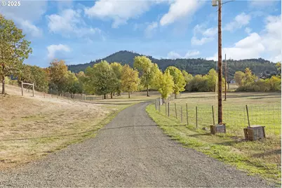 178 Dovetail Ln, Sutherlin, OR 97479 - Photo 44
