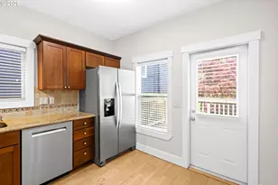 2165 NW Everett St, Portland, OR 97210 - Photo 14