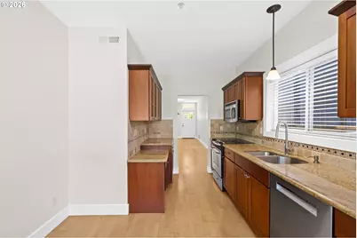 2165 NW Everett St, Portland, OR 97210 - Photo 12