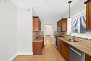 2165 NW Everett St, Portland, OR 97210 - Photo 12