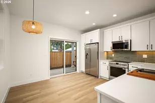 6953 N Burr Ave, Portland, OR 97203 - Photo 2