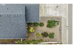 1142 9th St, Florence, OR 97439 - Photo 36