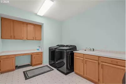 9101 NE Cliff St, Portland, OR 97220 - Photo 38