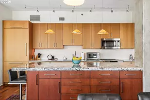 333 NW 9th Ave, Portland, OR 97209 - Photo 24