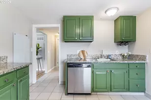 9221 SE Gladstone St, Portland, OR 97266 - Photo 10