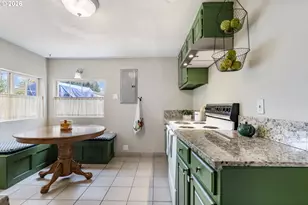 9221 SE Gladstone St, Portland, OR 97266 - Photo 8