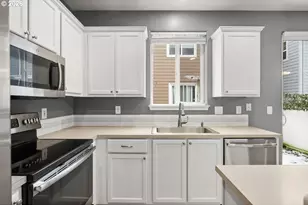 9235 SW Tanoak Ln, Tualatin, OR 97062 - Photo 8