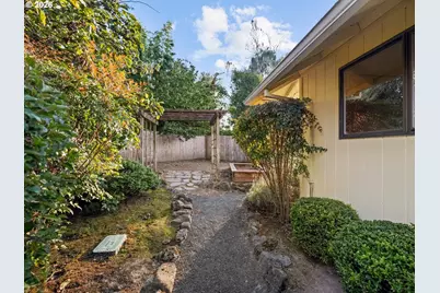 19330 SW Clarion Ct, Beaverton, OR 97003 - Photo 40