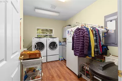 1380 SE Laurel Ct, Roseburg, OR 97470 - Photo 28