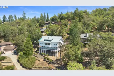 1380 SE Laurel Ct, Roseburg, OR 97470 - Photo 2