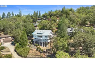 1380 SE Laurel Ct, Roseburg, OR 97470 - Photo 2