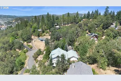 1380 SE Laurel Ct, Roseburg, OR 97470 - Photo 46